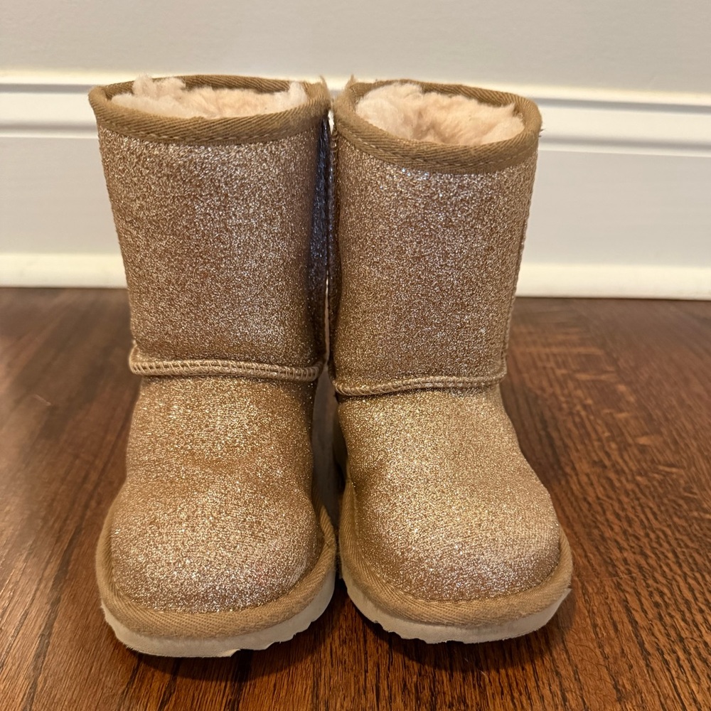 Uggs Girls Toddler Classic II Glitter Boots in Gold